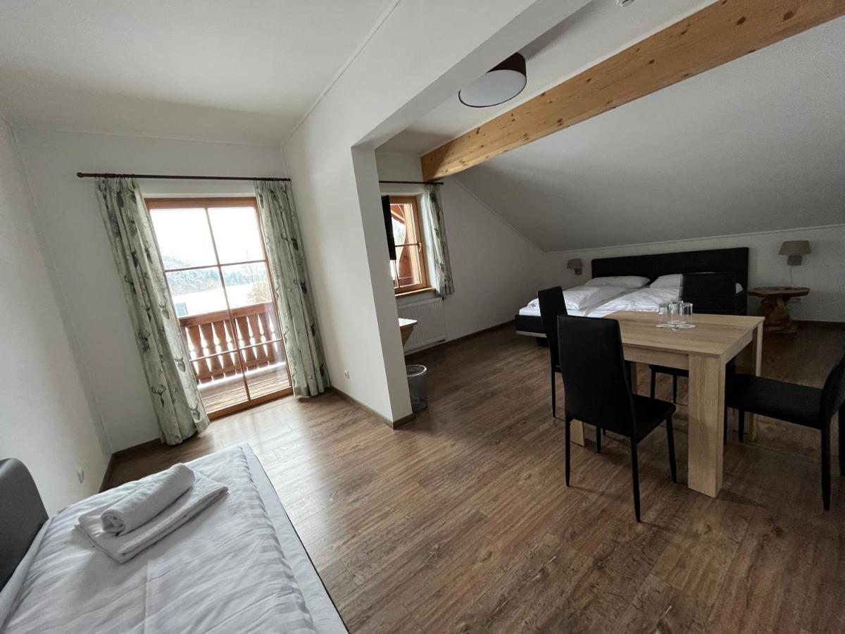 Wurznwirt Hotel ชไนซ์ลรอยธ์ ภายนอก รูปภาพ