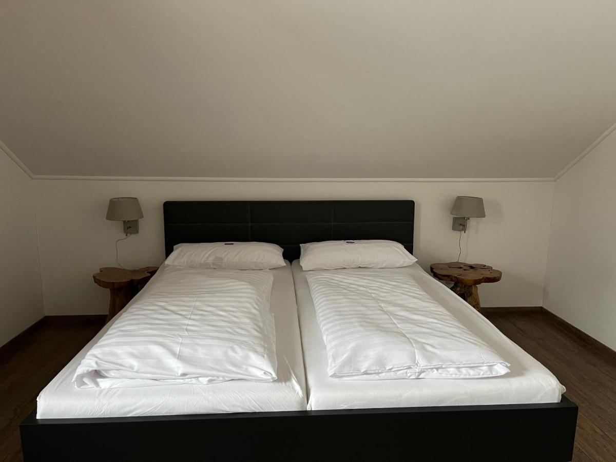 Wurznwirt Hotel ชไนซ์ลรอยธ์ ภายนอก รูปภาพ