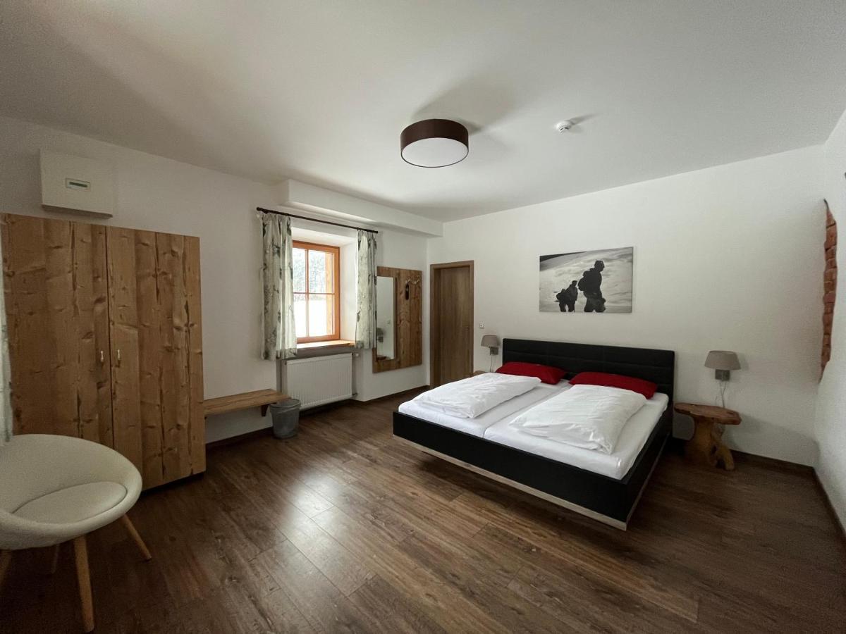 Wurznwirt Hotel ชไนซ์ลรอยธ์ ภายนอก รูปภาพ