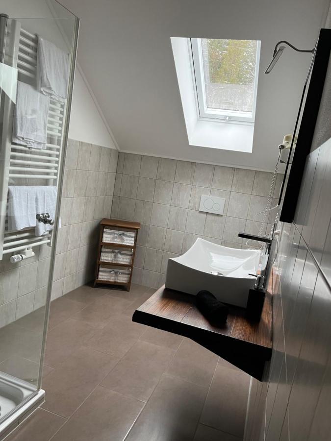 Wurznwirt Hotel ชไนซ์ลรอยธ์ ภายนอก รูปภาพ