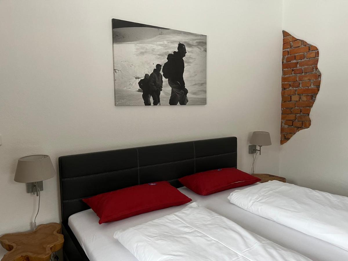 Wurznwirt Hotel ชไนซ์ลรอยธ์ ภายนอก รูปภาพ