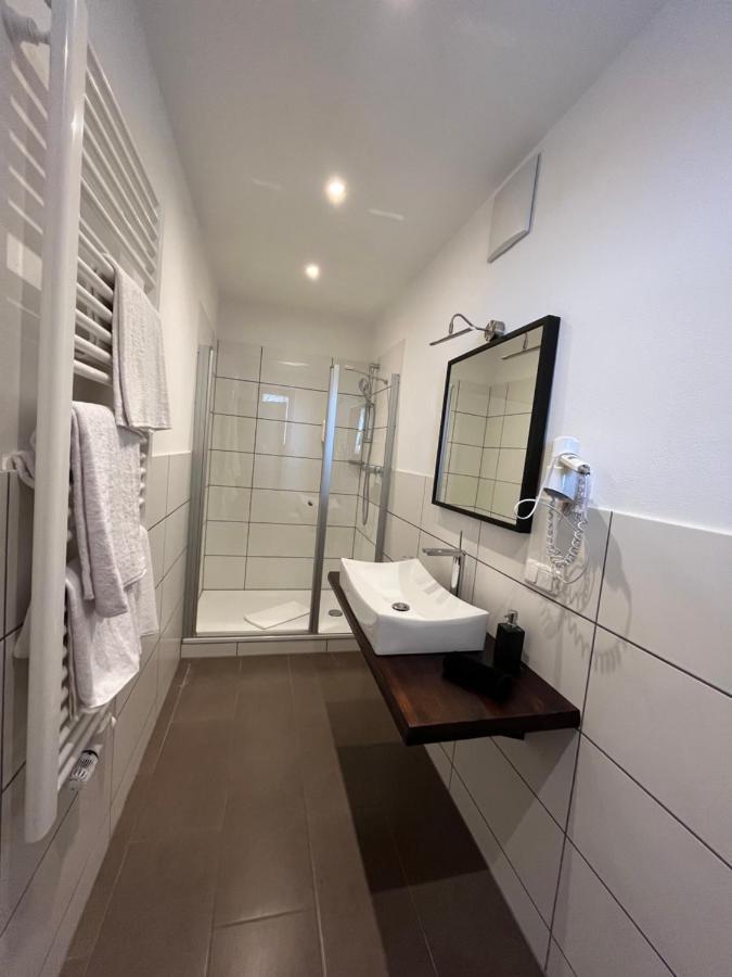 Wurznwirt Hotel ชไนซ์ลรอยธ์ ภายนอก รูปภาพ