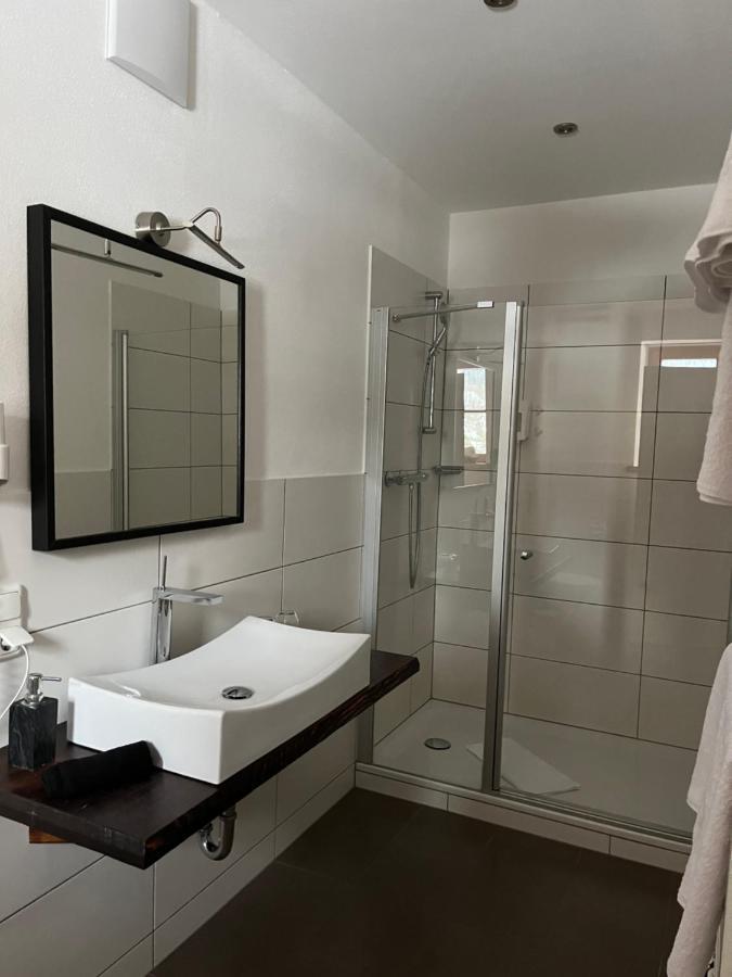 Wurznwirt Hotel ชไนซ์ลรอยธ์ ภายนอก รูปภาพ