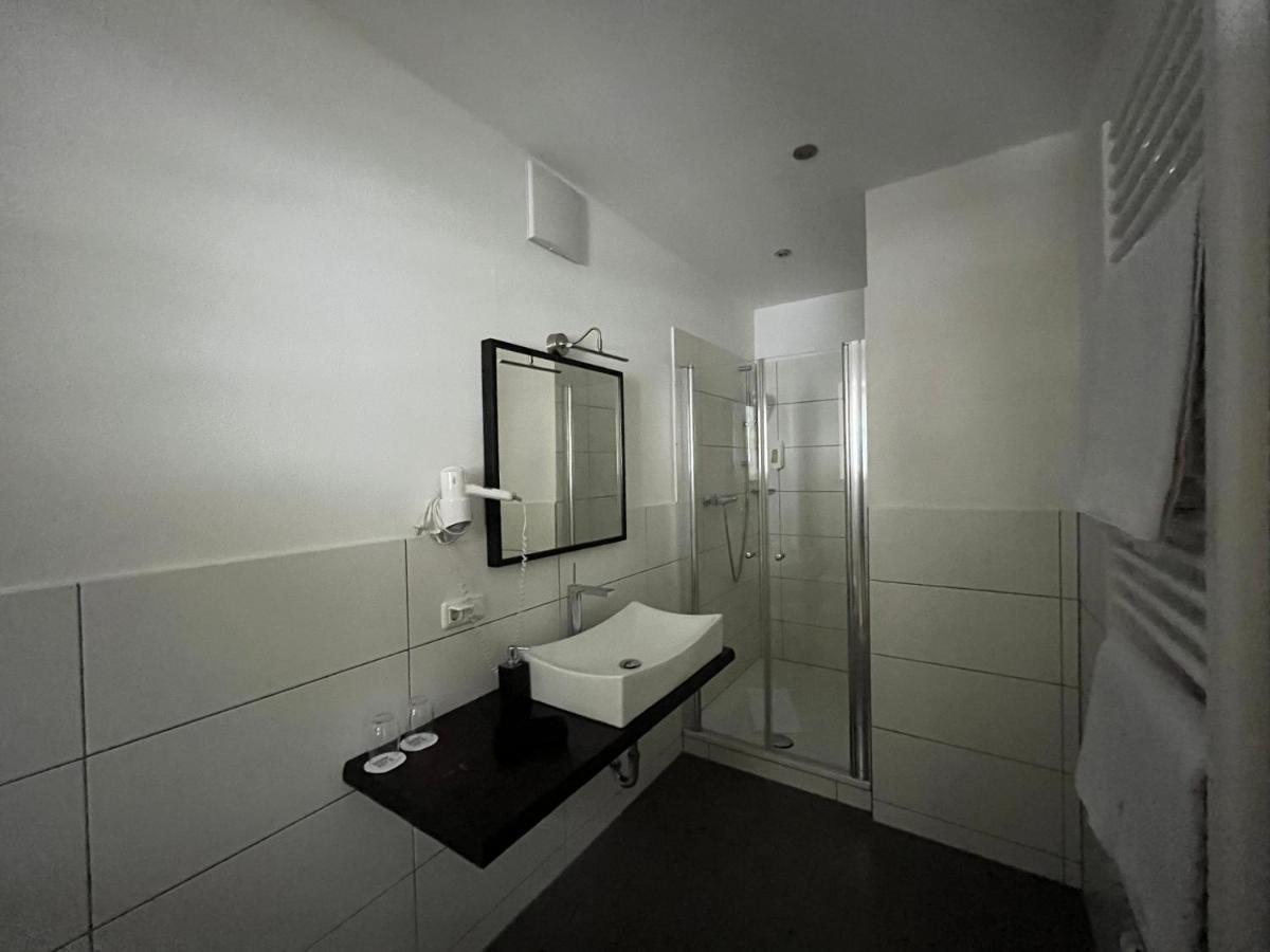 Wurznwirt Hotel ชไนซ์ลรอยธ์ ภายนอก รูปภาพ